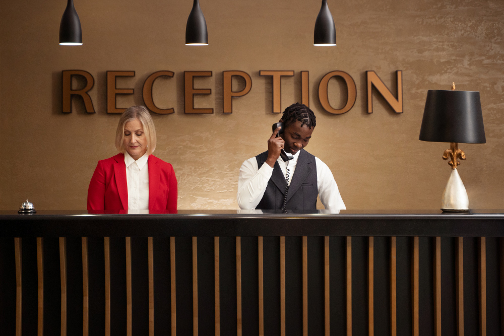 How to become a hotel front office operator